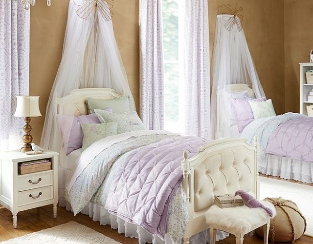 zariadenie detskej izby-nápady-posteľ s baldachýnom-čelo postele-čalúnené-fialové-farby