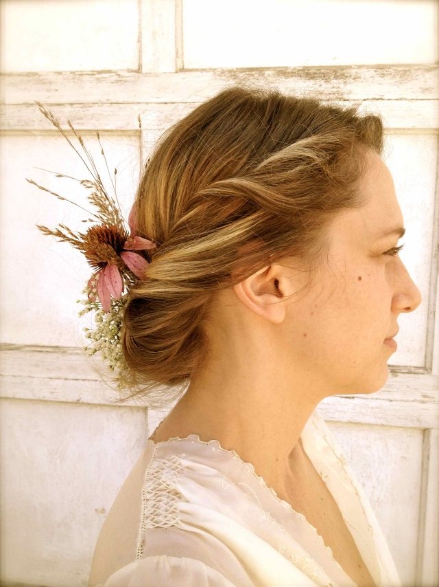 Nízky drdol ako skrútené vlasy jarno-vrkoč-kvet-3-účes-návod-nevesta