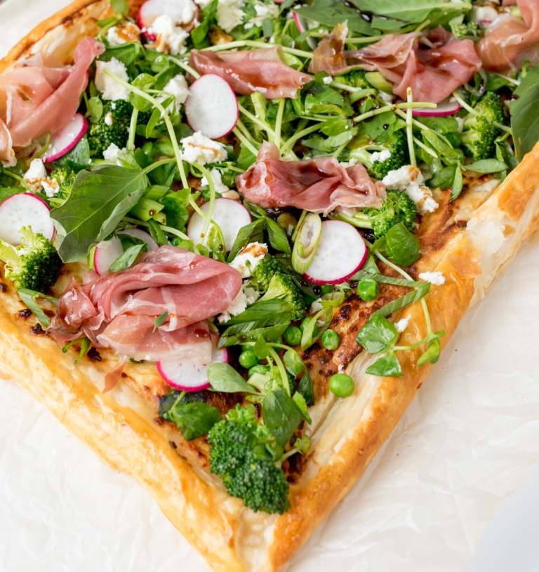 Brokolica, šunka a hrášok na smotanovom syre a parmezáne