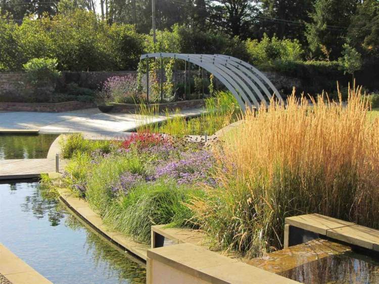 Trávy ako nápady, kombinované s rybníkmi nápady-pre-záhradný-dizajn-rybníky-moderné-pergola-trstina