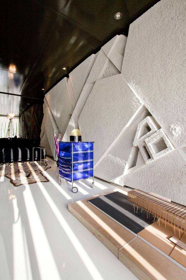 stenový dizajn dekoratívne stenové panely geometrická biela omietka stenový dizajn-dekoratívne-stenové-panely-geometrické-biele-omietky