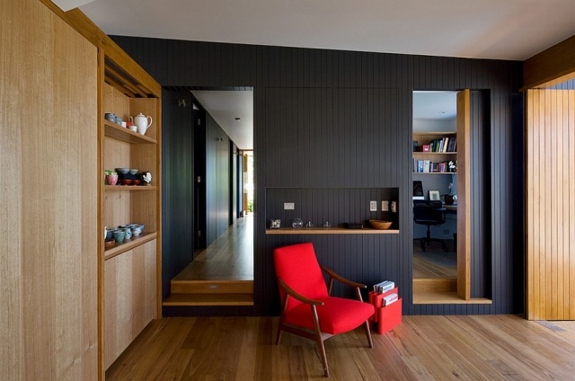 nástenný dizajn drevené lamely vstavané police stena-dizajn-drevo-cierno-latovane-vstavane police