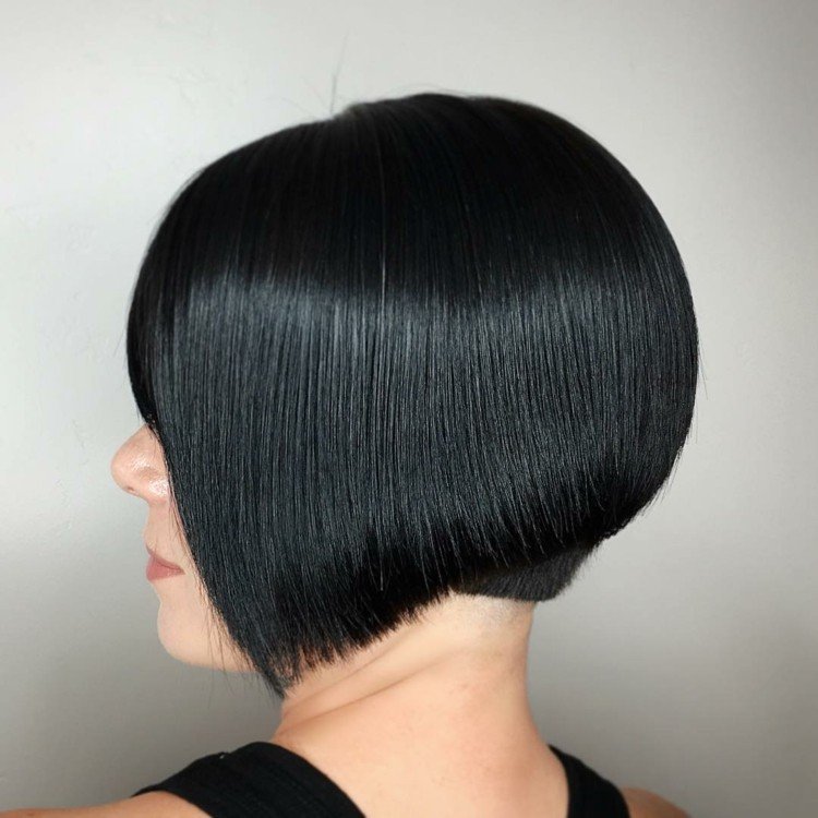 asymetrický strih a-line bob dámske účesy