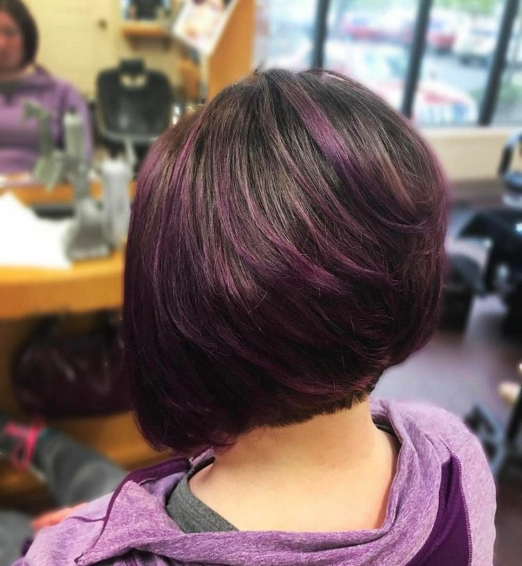 krátke dámske účesy a-line bob balayage