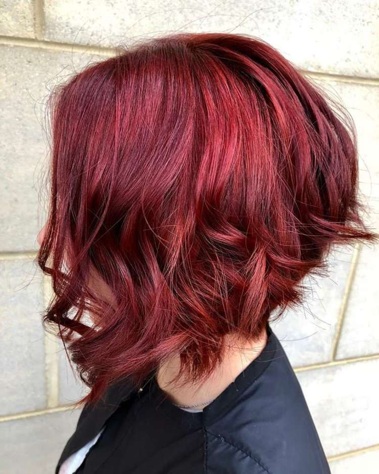 vlnené vlasy stredne dlhé a-line bob strih