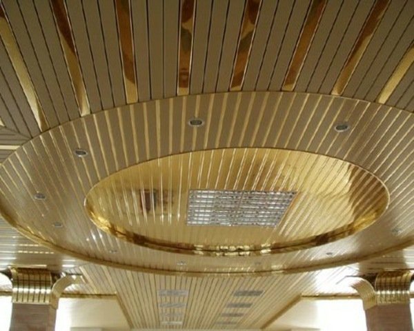 Luxusný strečový strop z lešteného kovu Luxusný kovovo lesklý pieskovaný strečový strop