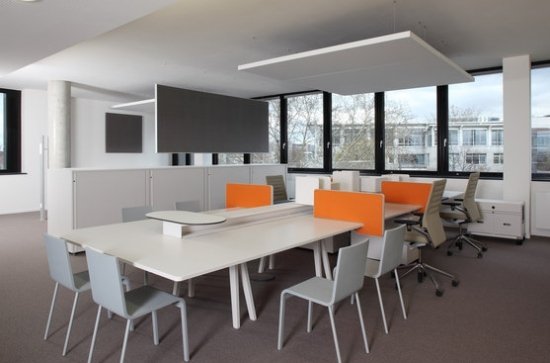 Minimalistická tichá miestnosť so zavesenou strechou zavesená strešná vložka z tichých miestností minimalistická