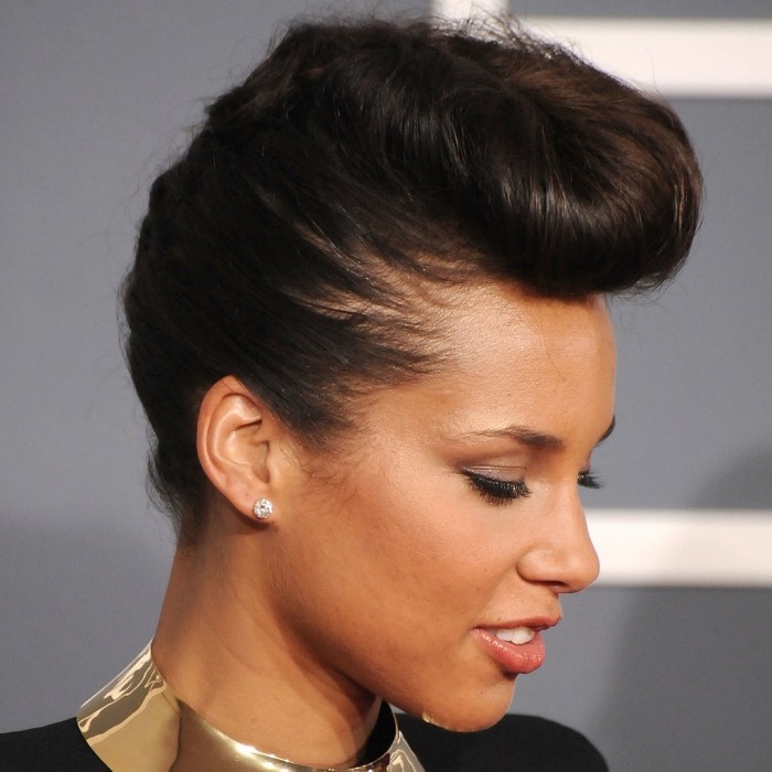 Quiff účes Alicie Keys Nápady na plesový účes-vlasy-tyl-drdol-alicia-kľúče