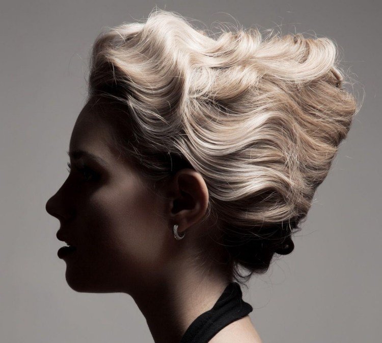 Objem je obzvlášť obľúbený pre každú príležitosť a každý účes abibal-účesy-objem-updo-blond-vlny-krásne