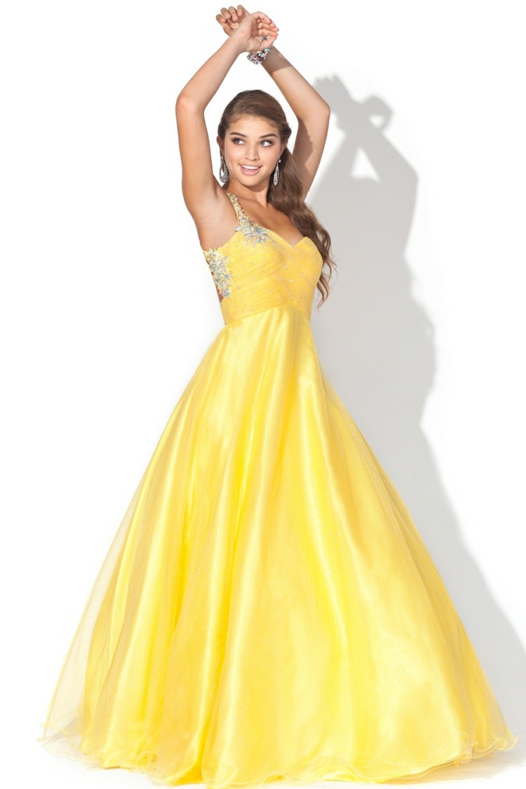 plesové šaty žlté dámy tesné výšivky zadný účes