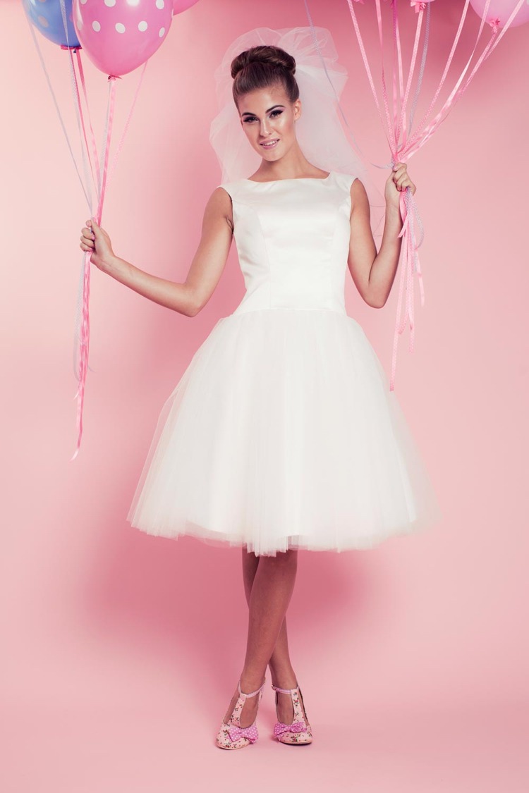 Vintage šaty po kolená v bielej farbe plesové šaty-po kolená-tyl-vintage-vkus