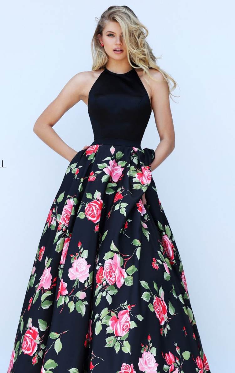 čierne plesové šaty s ružovým vzorom na sukni Plesové šaty-dlhý-vzor-kvety-čierno-ružové-výstrih