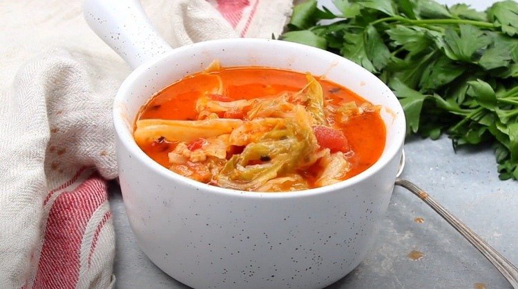 Zeleninová bielkovinová polievka - kapusta a klobásy