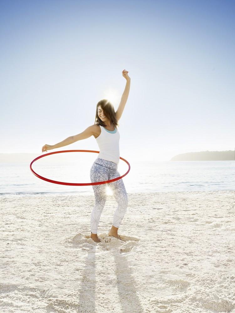 Vhodná a zdravá s obručou Hula Hoop