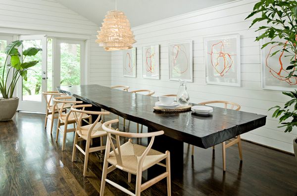 Jedáleň, drevená podlaha, rustikálne stoličky, prívesok, ľahké stolné obrazy z masívu Pokrýva nápady, laminátové podlahy, rustikálne stoličky, závesné svetlo, dizajnový stôl z masívu