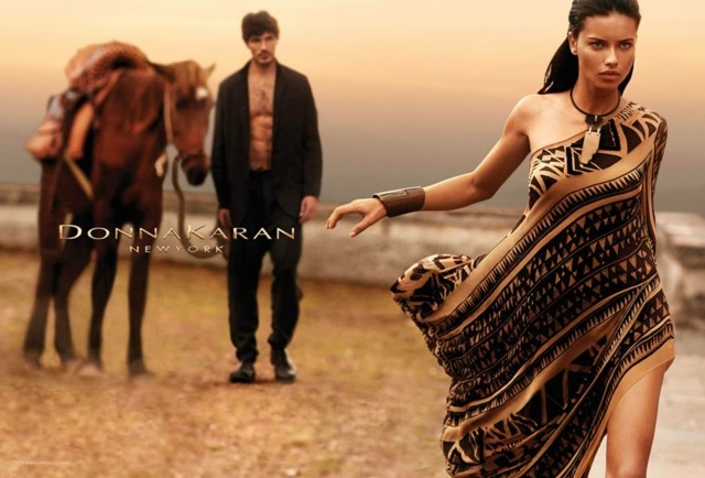Čistá exotika oblieka Donna Karan Fashion Summer Adriana Lima ako múzu