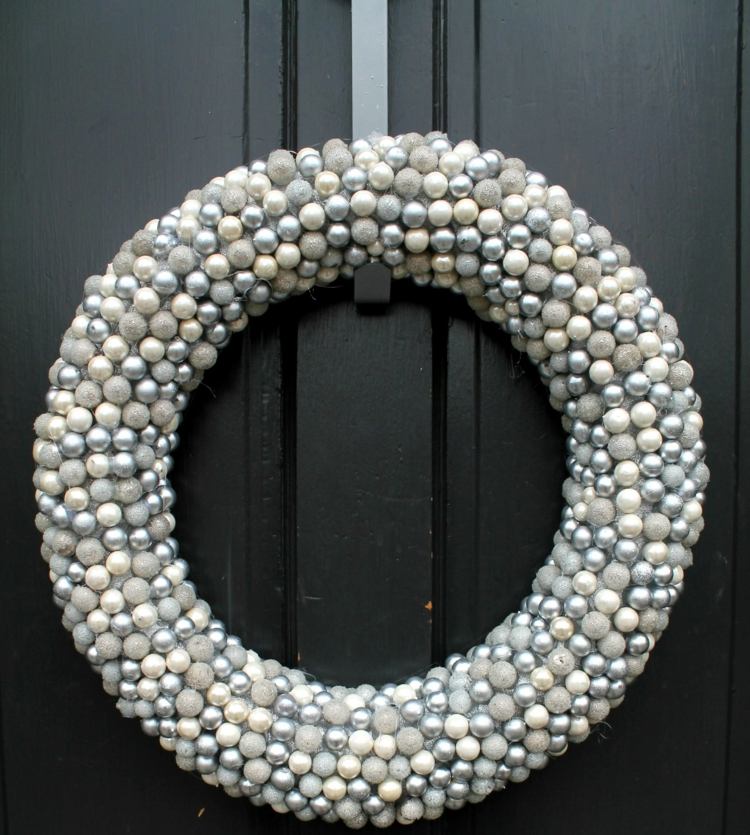 adventné a vianočné ozdoby drotársky veniec perly strieborného vzhľadu