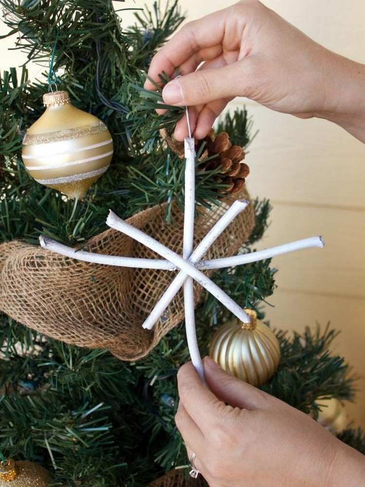 Vyrobte si hviezdičkové prívesky z tenkých konárov Adventnú dekoráciu si vyrobte konáriky s príveskom hviezdičky