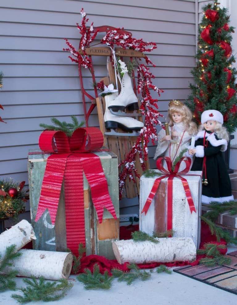 Vyrobte si vianočné ozdoby zvonku z dreva sami Postavte darčeky z paletového dreva