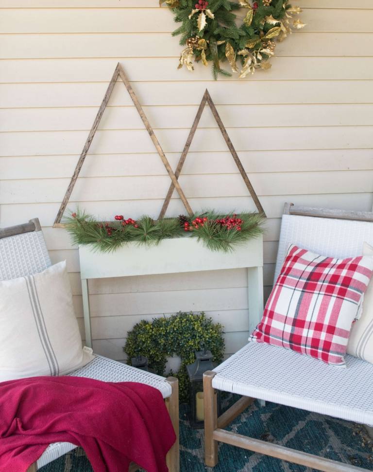 Vianočné dekorácie zvonku z dreva sami, vyrobte si rustikálny vianočný stromček