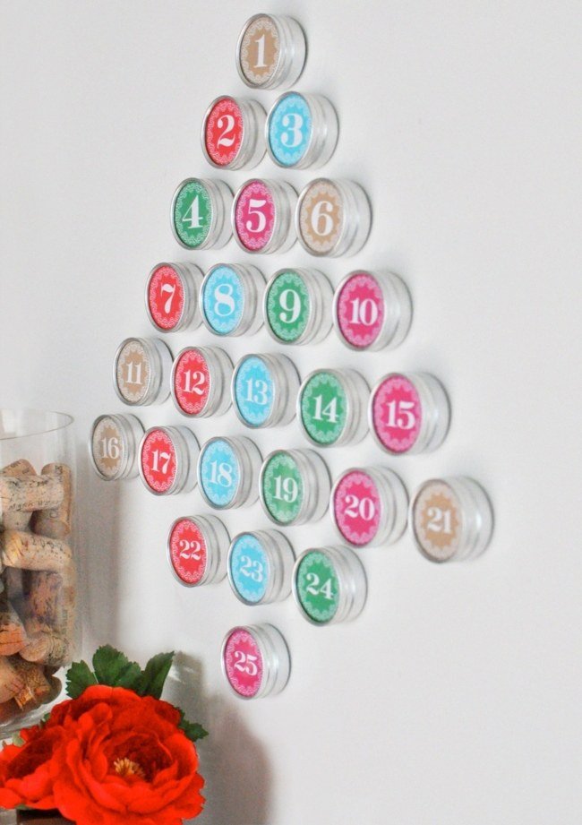 Výplň vianočného stromčeka v stene Plniaci box pre nápady remesiel pre batoľatá na stenu