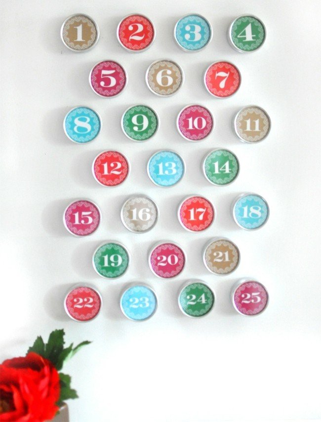 Adventné obdobie nápady remesiel deti farebné magnetické boxy Nápady na ručné práce deti plnia farebné magnetické škatule