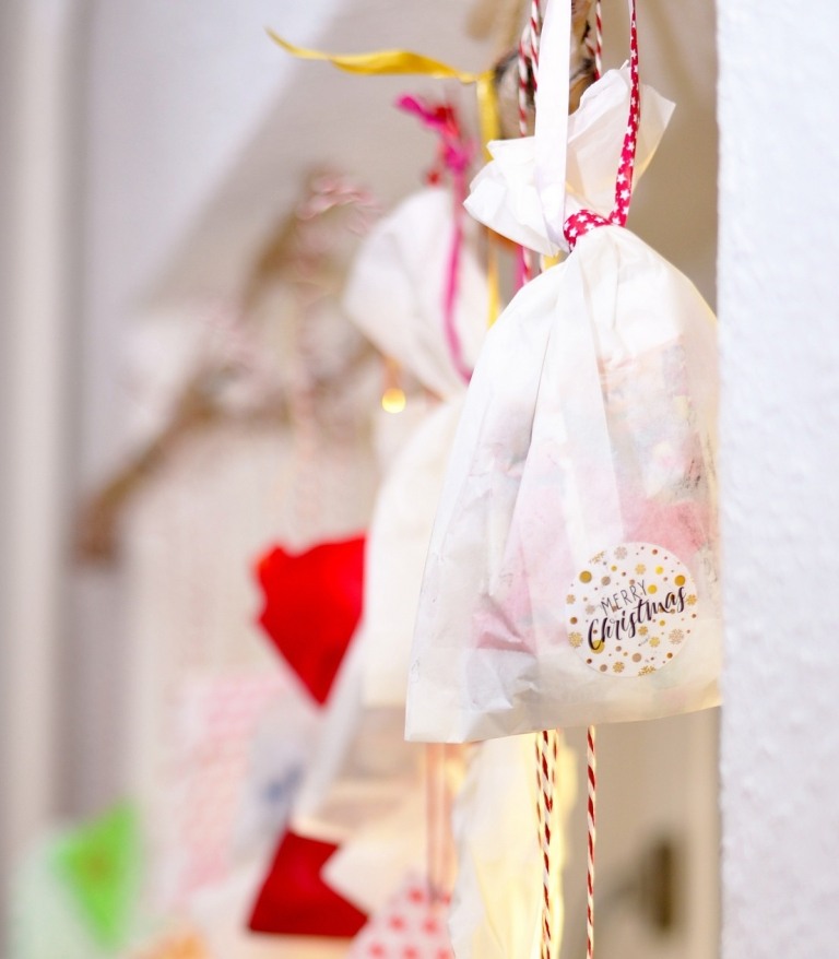 Adventný kalendár na naplnenie veľkých vriec Tašky ponúkajú dostatok miesta