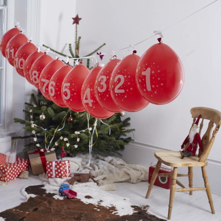 Vianočný kalendár vyrobený z balónov adventný kalendár-dospelí-originál-neobvyklé-balóny-výplň-šnúra-girlanda