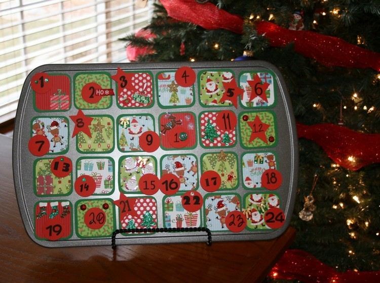 Vyrobte si svoj vlastný adventný kalendár s muffinovým pekáčom a scrapbookingovým papierom adventný kalendár-nápady-muffin-pekáč-panvica-scrapbookový papier