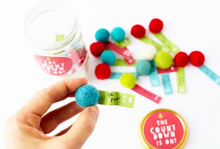 Adventný kalendár v pohári, píšte porekadlá a básničky na papier