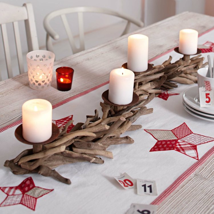 Adventný veniec z naplaveného dreva na slávnostnom stole adventný veniec-drevo-naplavené drevo-obrus-sviečky-biely-tanier sviečky