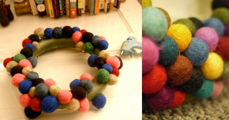 Vyrobte si vlastný adventný veniec z plstených gulí adventné vence-gule-urob si sám-farebné-filcové-guličky-drotárstvo
