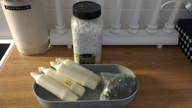 Navrhnite moderný adventný veniec v bielej a striebornej farbe adventné vence-gule-vyrobte si-návod-strieborno-biele