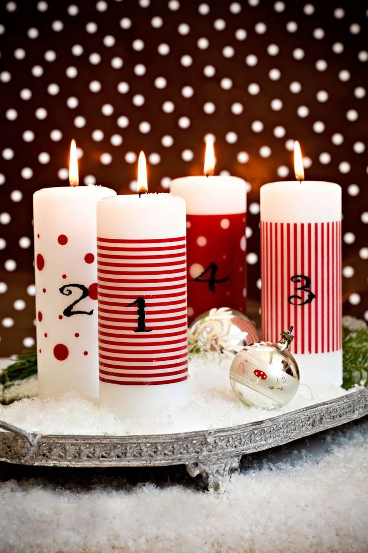 biele stĺpové sviečky na podnose s umelým snehom adventný veniec-drotár-biela-stĺpik-sviečky-ozdobný-zásobník-papiera-umelý sneh