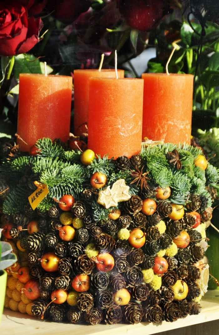 Prírodné materiály na výrobu vianočných ozdobných šišiek, okrasných jabĺk, lesných plodov, mandarínky Prírodné materiály - ručné práce - vianočné ozdoby - šišky - vlašské orechy - tyčinky - hviezdy z kefa