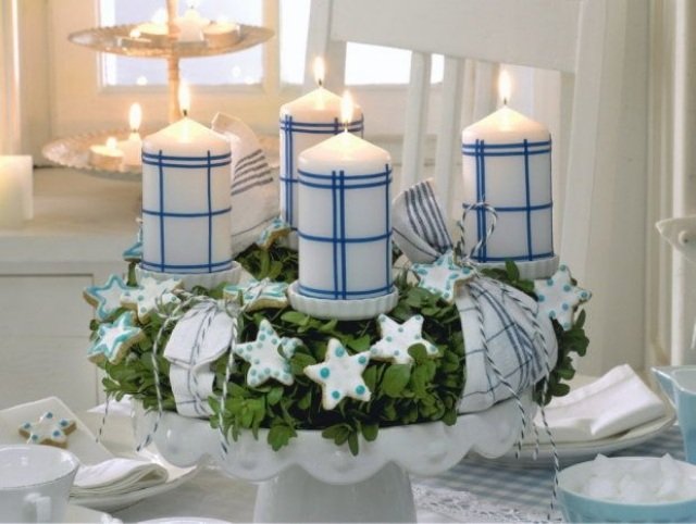 Pútajú pozornosť na vianočnom stole-adventný veniec svieže a zeleno-ozdobné sviečky Ozdobte-doma-pohodlne-v-adventnom čase-vlastnoručne vyrobené-vianočné dekorácie