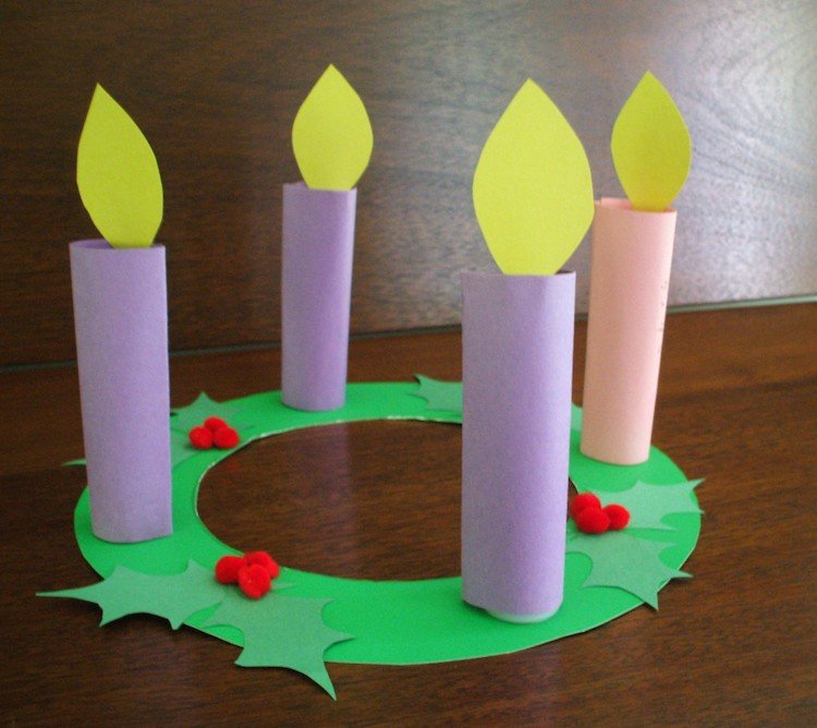 Drotársky adventný veniec s deťmi Tinker adventný veniec s detským toaletným papierom