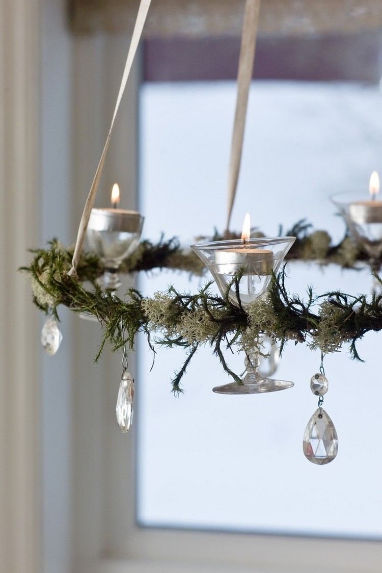 neobvyklý nápad na taniere sviečok - čajové svetlá v pohároch adventný veniec-zavesenie-drotárstvo-poháre-čajové sviečky-krištáľové-prívesky