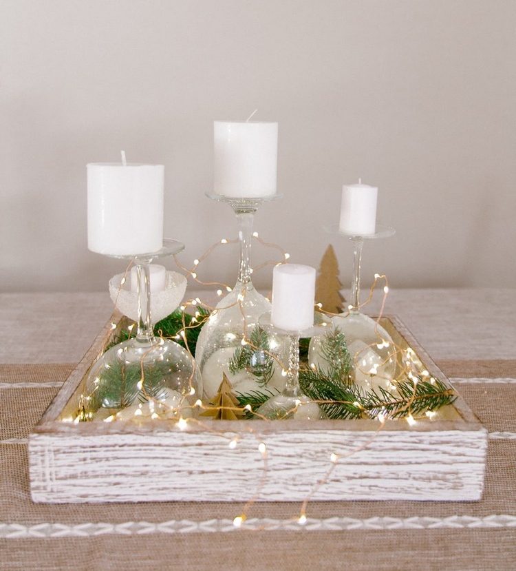 Poháre na víno použite ako svietniky na adventné sviečky