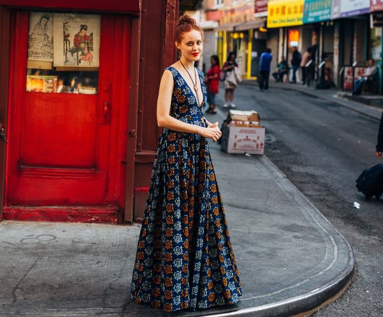 africká móda dlhé maxi šaty indigové tradičné farebné motívy príroda