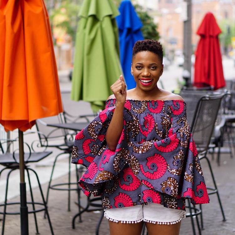 africká módna blúzka off rameno krátke biele nohavice šortky