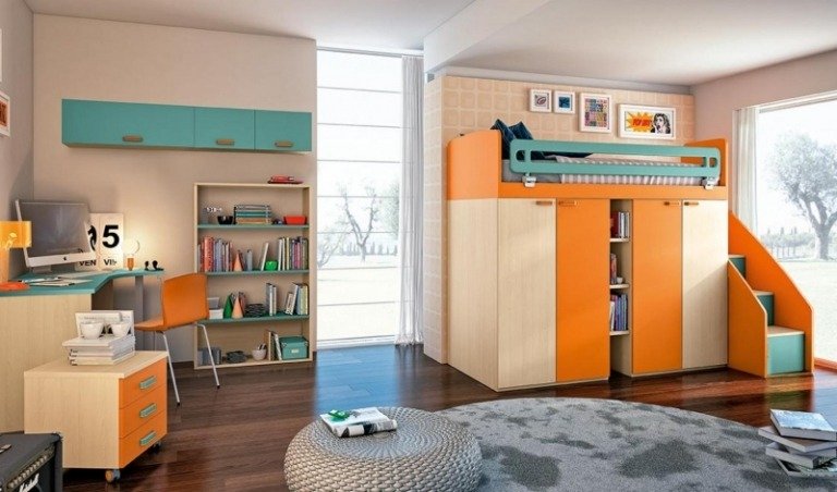 Kreslo z javorového nábytku-poschodová posteľ-schody-stôl