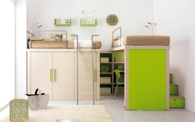 Javorový nábytok-zelené-schody-nástenná dekorácia-šatník-podkrovná posteľ