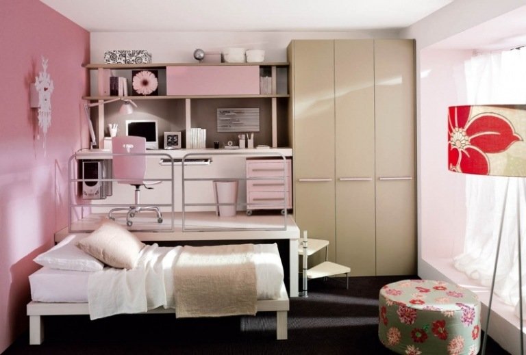 Javorový nábytok-šatník-ružová-fronty-stolička