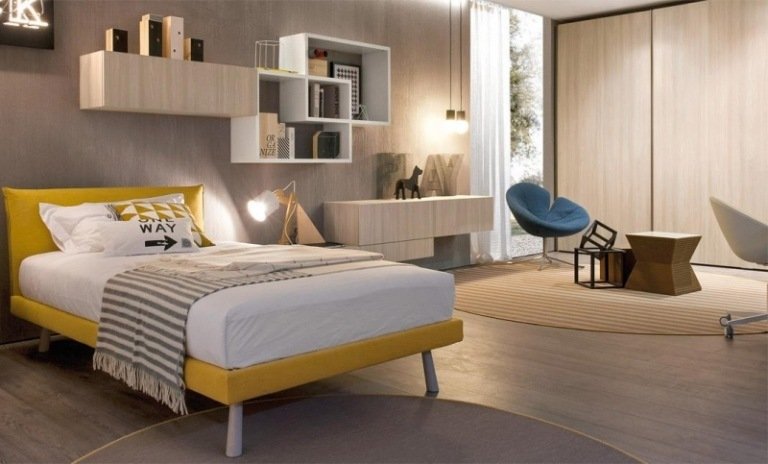 Javorový nábytok-nástenné police-posteľ-žltá-skriňa