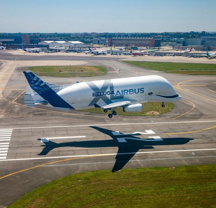 super transportér airbus beluga xl veľrybí tvar lietadla