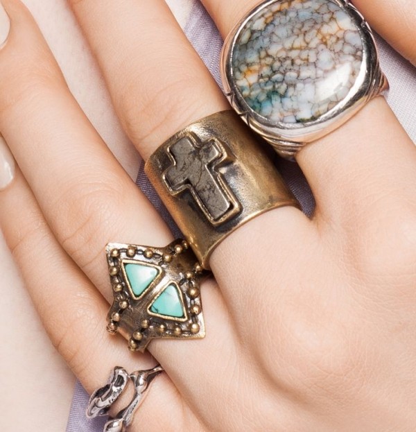 veľké prstene metalické-ručné šperky-trendy doplnky-2014 metalické ručné šperky-trendové doplnky-2014