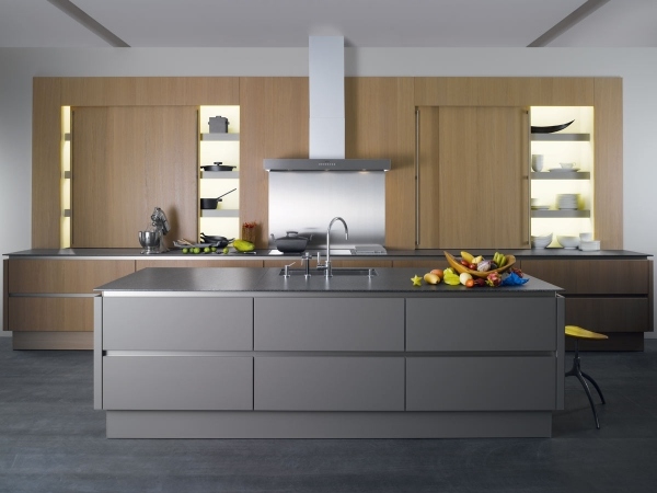 Kuchynský ostrovček sivé drevené stenové panely SieMatic Design kuchynské štúdio