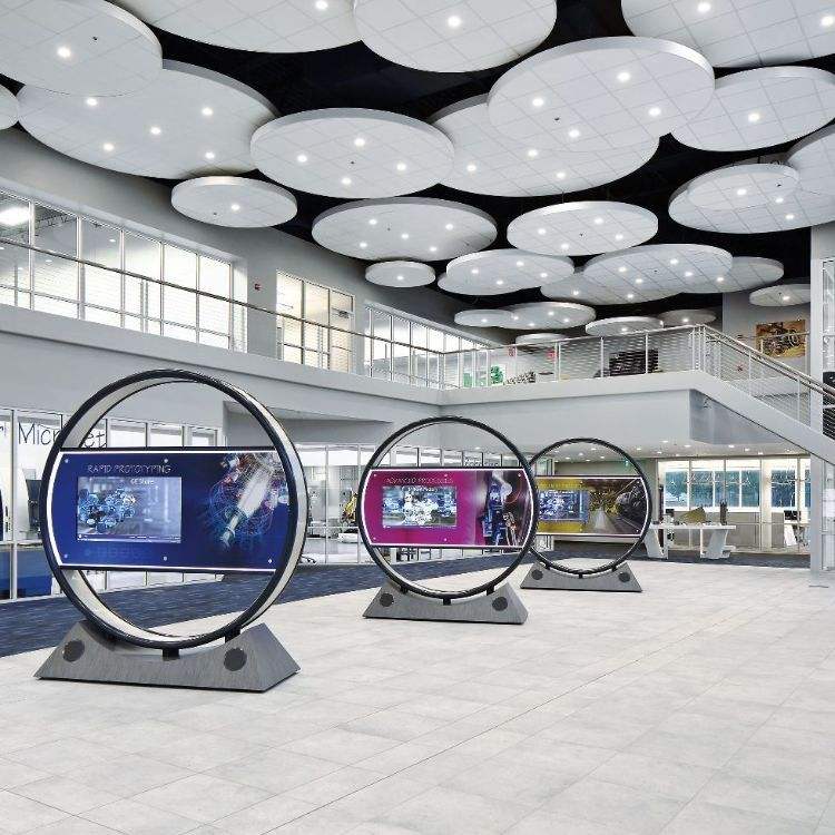 akustika stropné plachty moderný dizajn stropu kancelársky priestor led stropné osvetlenie dizajnový prvok stropné panely stropné systémy kruh