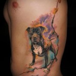 harci kutya az oldalán - akvarell tetoválás fotó